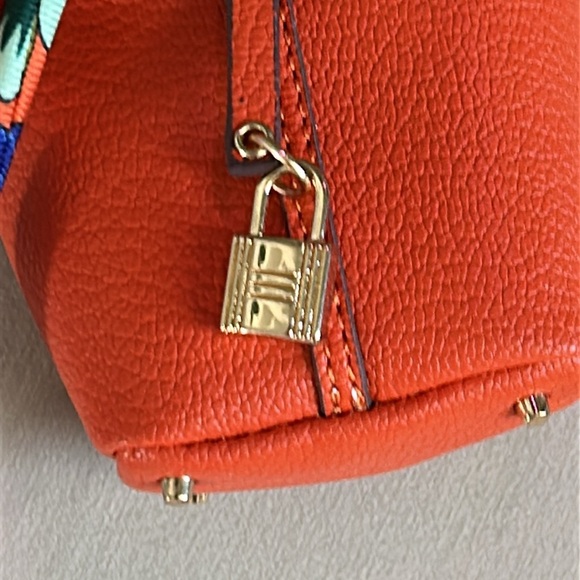 AirPods EarPods Case Bag Charm NEW - Picture 2 of 8